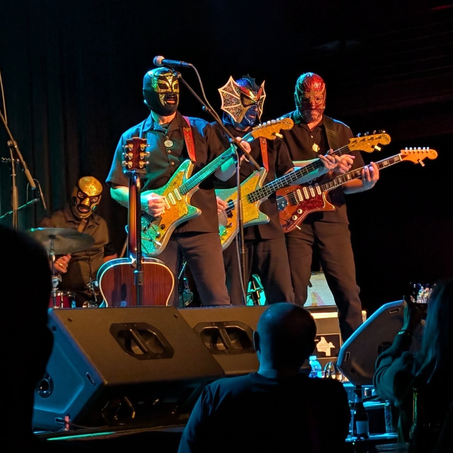 Los Straitjackets
